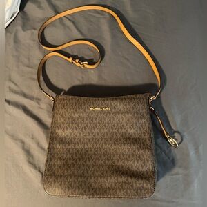Michael Kors Jet Set Travel Large Logo Messenger